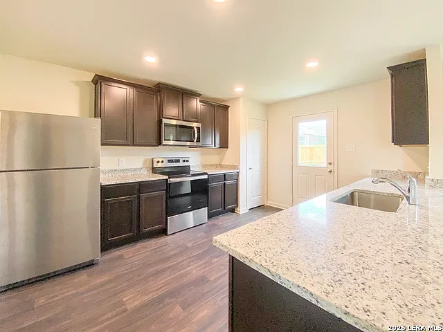 3 bed, 2.5 bath, 1428 sqft, $1,565 — Photo 4