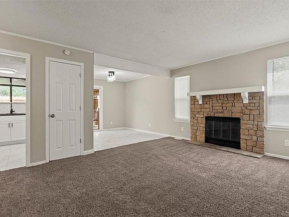 2nd image of 2824 Eaton St
