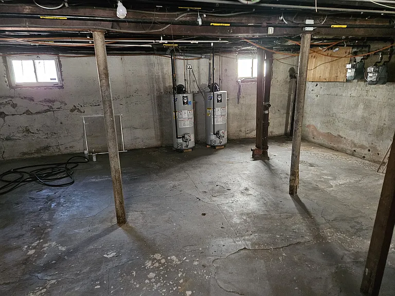 363 Victory Blvd — Photo 10