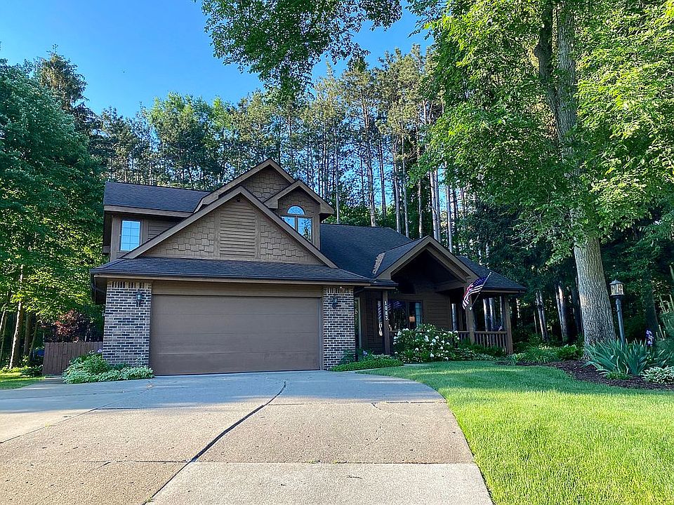 1st image of 1083 White Oak Dr