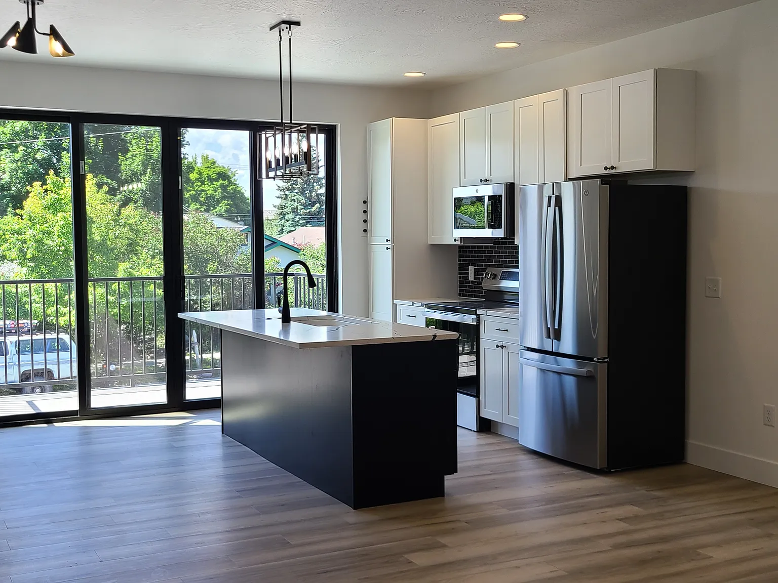 3 bed, 3.5 bath, 1812 sqft, $2,900 — Photo 2