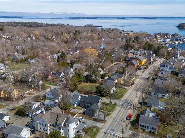 17 Mountain Street, Camden, ME 04843