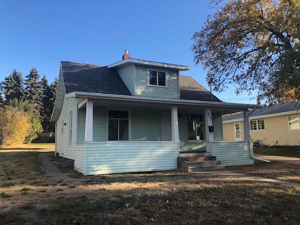 1st image of 907 9th Ave NE