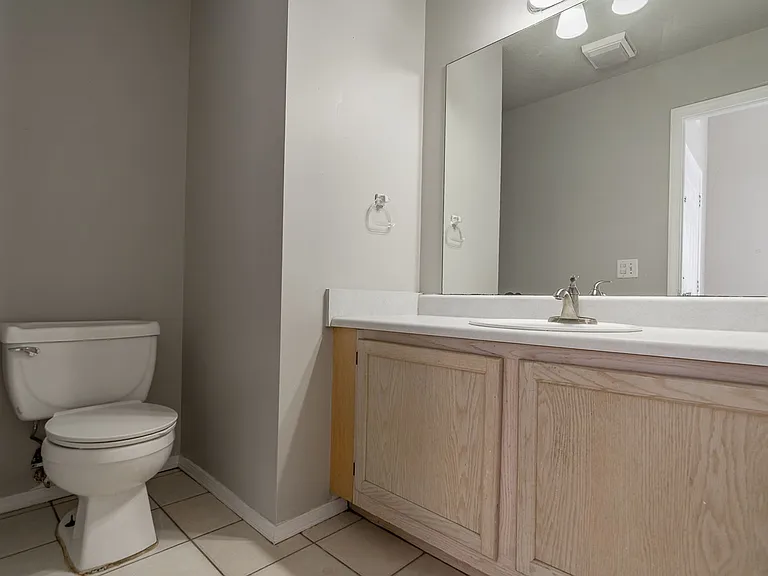 Daisy Ln 971-973 — Photo 12