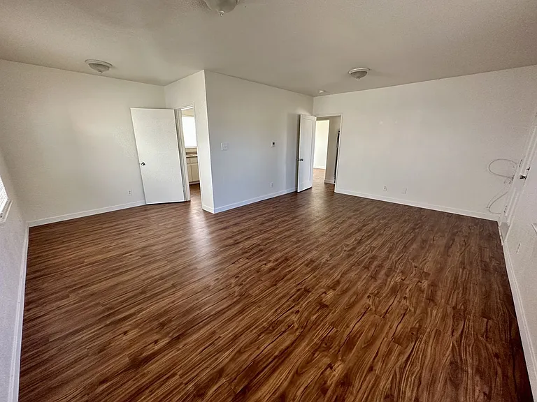 620 W Park Ave — Photo 5