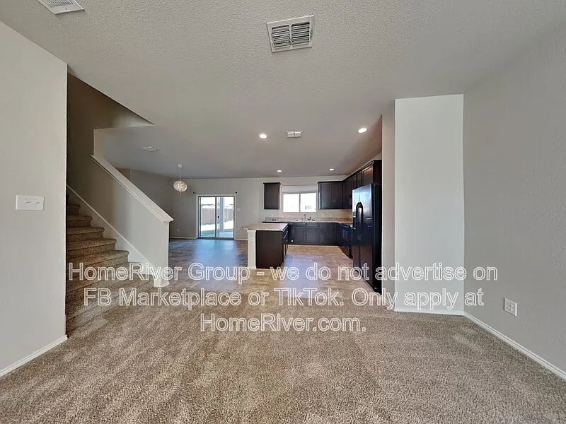 3 bed, 3.0 bath, 1875 sqft, $2,100 — Photo 3