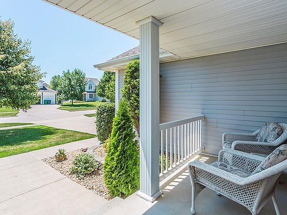 2nd image of 9805 Laguna Dr