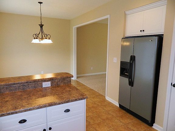 3rd image of 899 Westlawn Dr