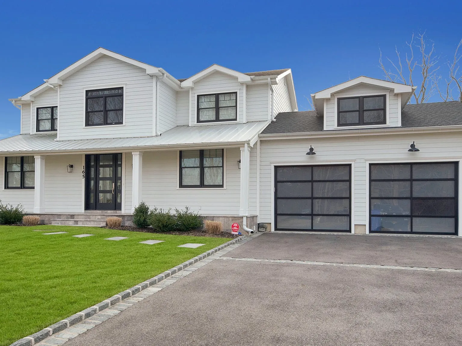 Luxurious Modern Home with Heated Pool. Bay Beach & Golf Nearby! — Photo 2
