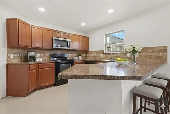 5500 Stone Meadow Ln — Photo 4
