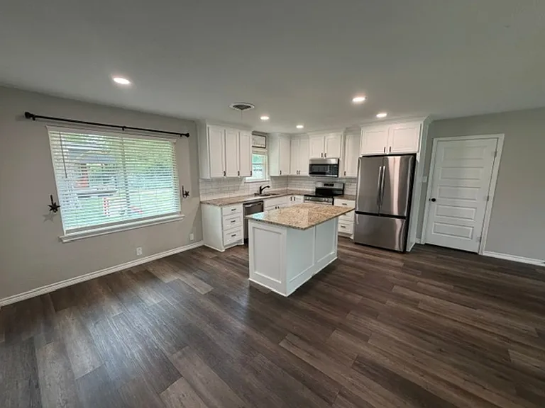 1311 Manor Dr — Photo 6