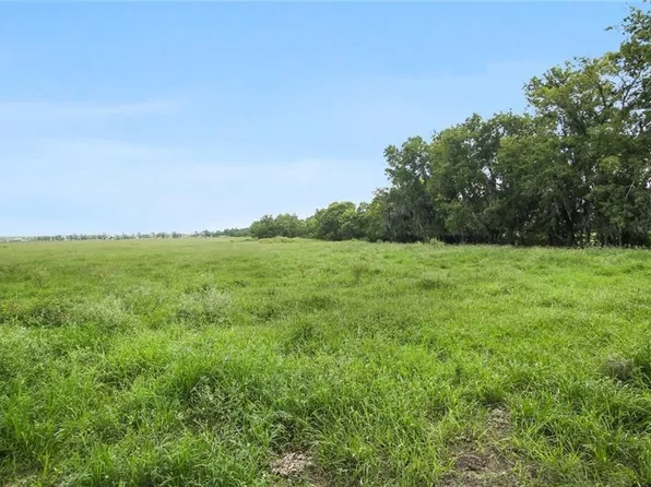 8868788 Shamrock Dr, Des Allemands, LA 70030