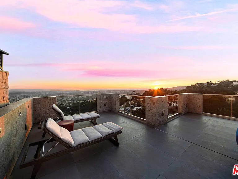 2020 Cyprean Dr — Photo 49