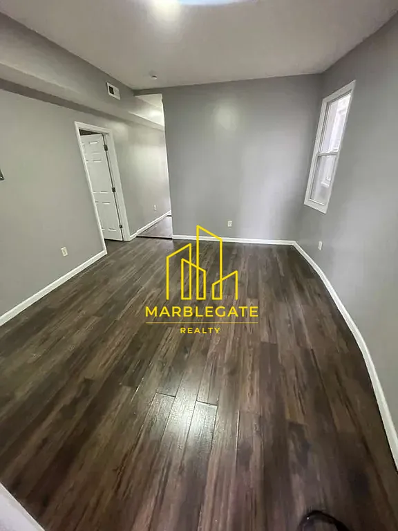 3 bed, 1050 sqft, $2,095 — Photo 4