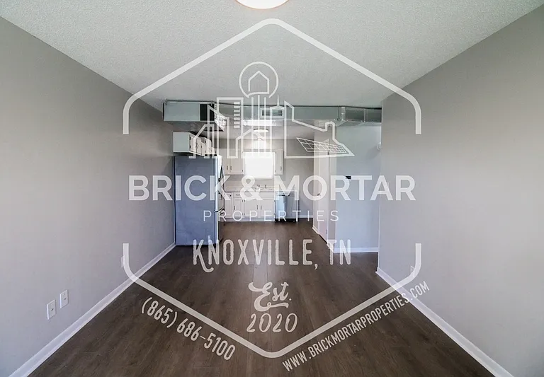 1015 Clendenen Rd — Photo 2