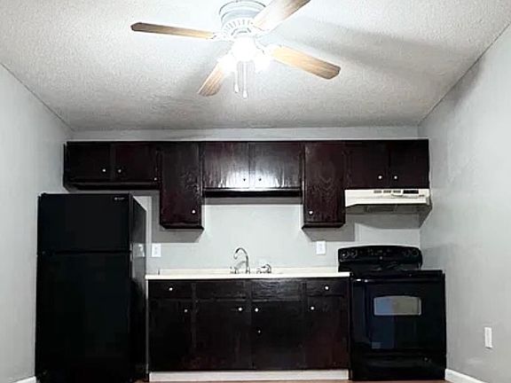 3rd image of 1345 Bodwell Rd Unit 17-B