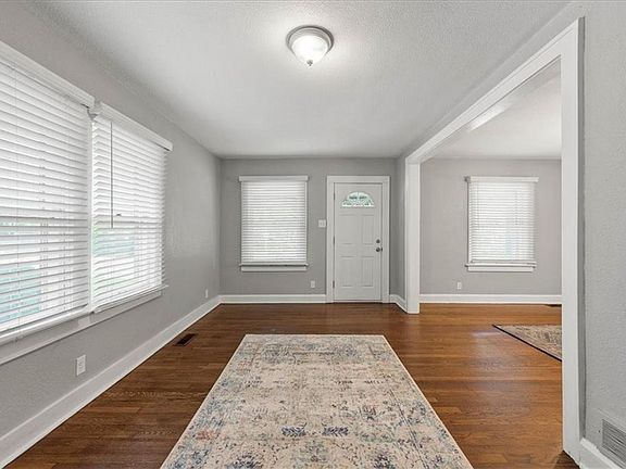 5th image of 703 W 75th St