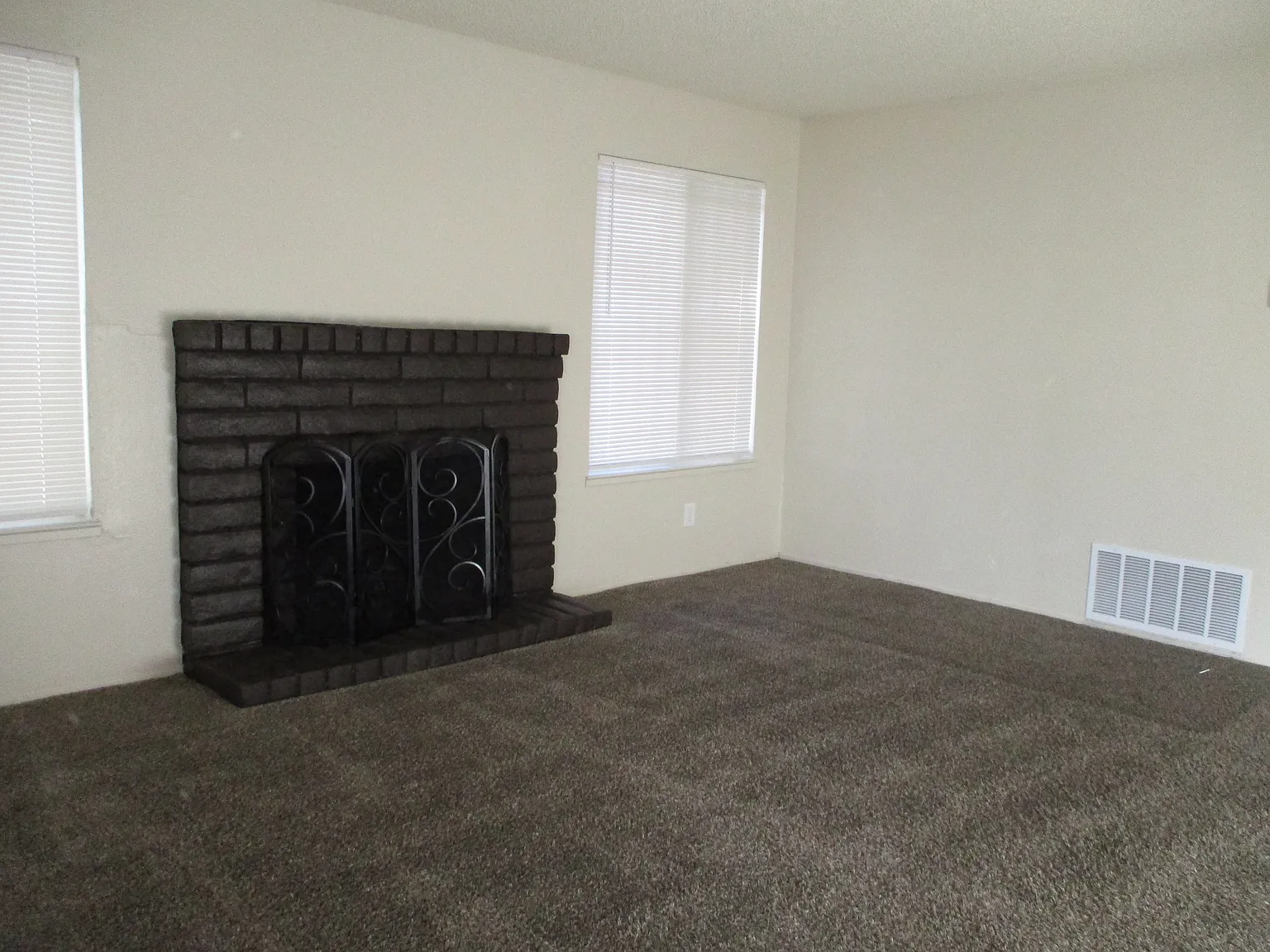 3 bed, 1332 sqft, $2,200 — Photo 4