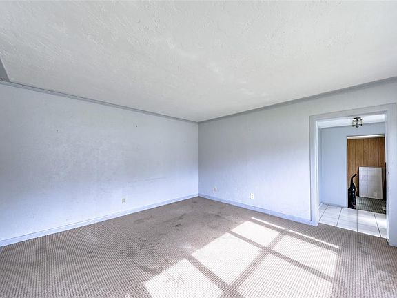 4th image of 1230 S Evergreen Ave