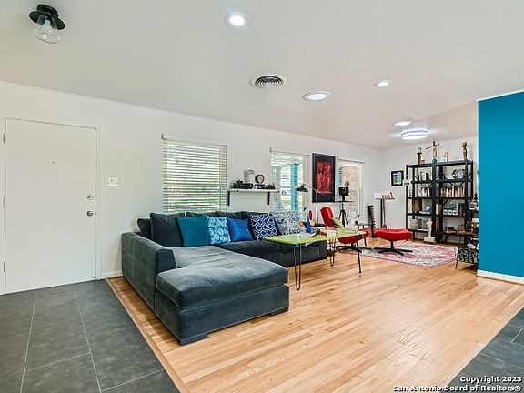 2nd image of 3915 MIDVALE DR