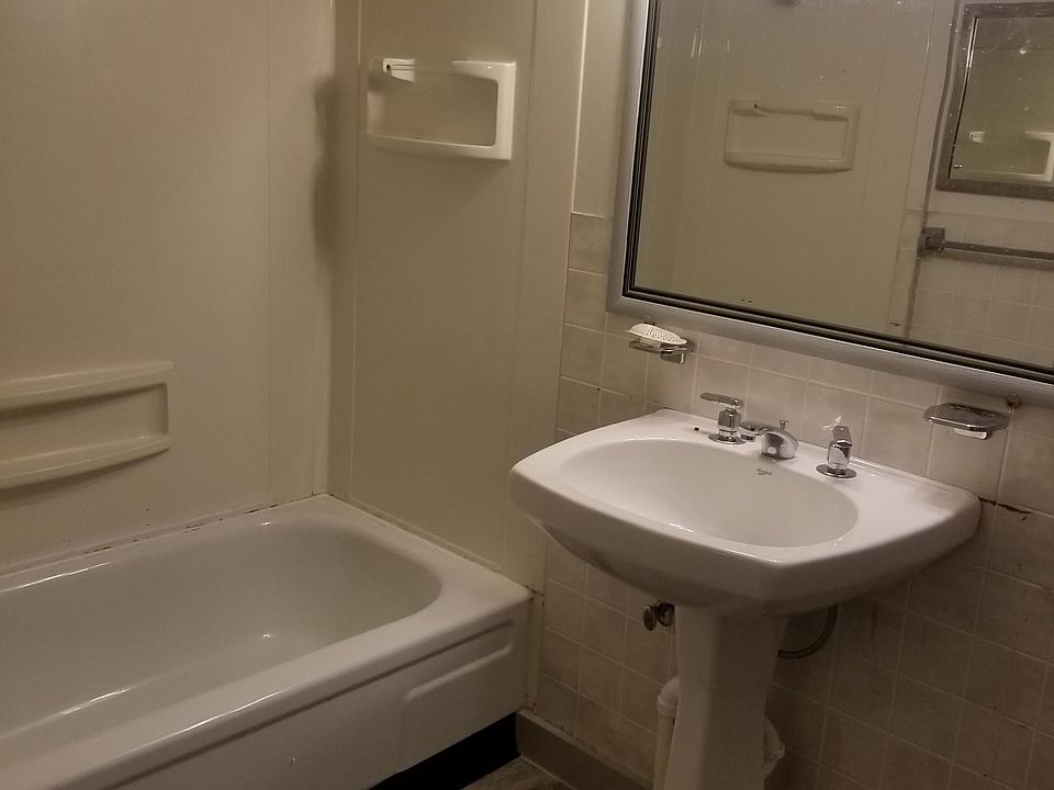 1st image of 1609 Amberley Ave