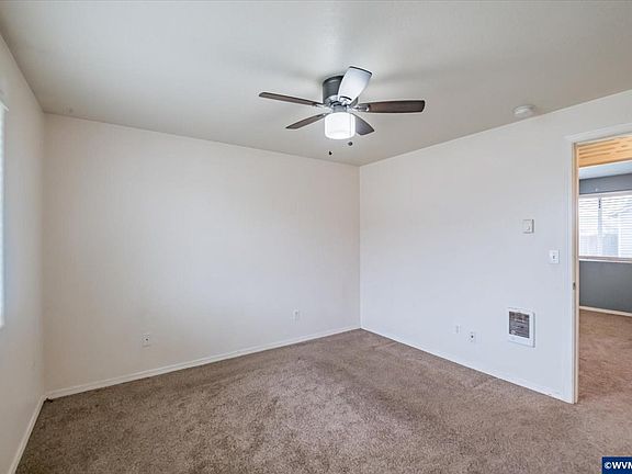 5th image of 1053 Kees St