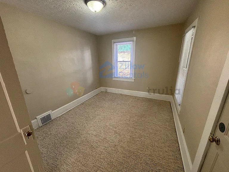 733 Montana Ave — Photo 12