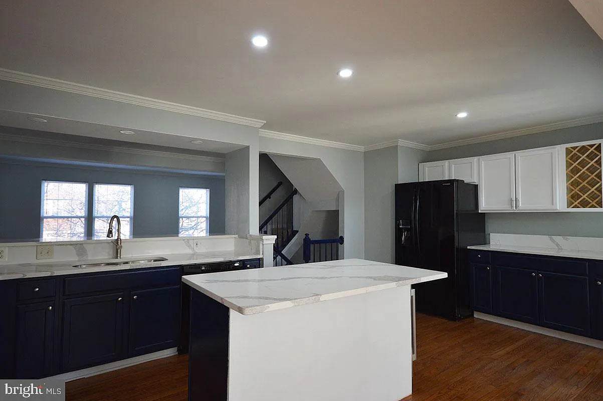 4 bed, 4.0 bath, 2068 sqft, $3,100 — Photo 4