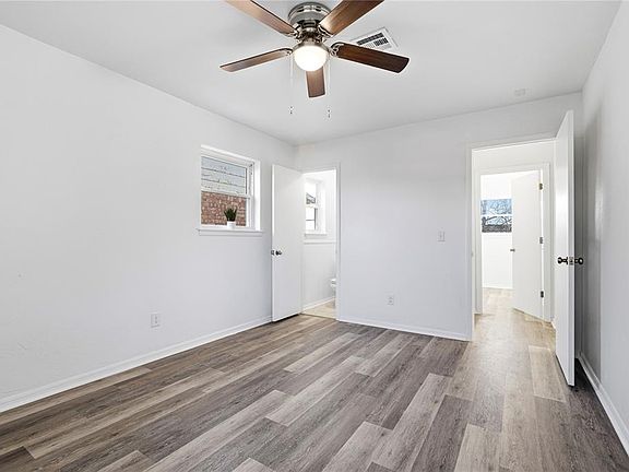 5th image of 4605 NE Meadowvale Dr