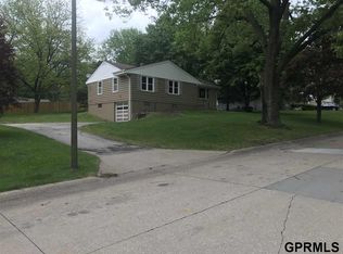 2423 S 100th St, Omaha, NE 68124