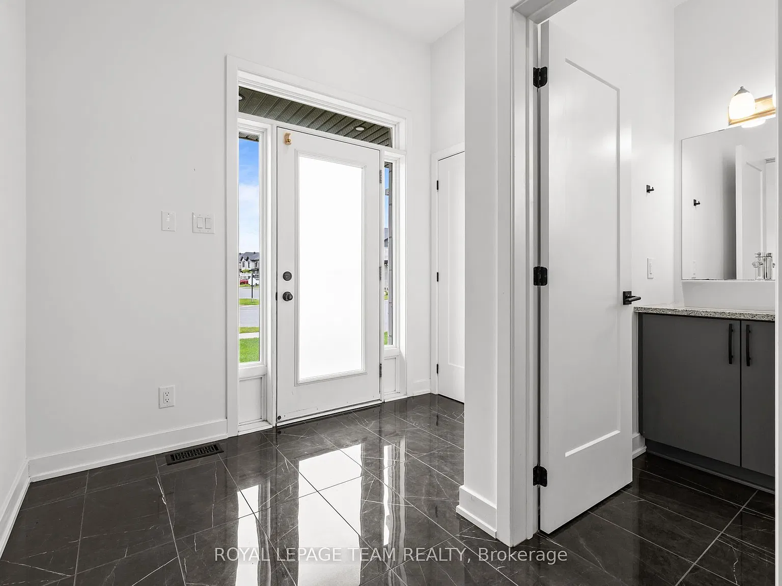 4 bed, $3,550 — Photo 3
