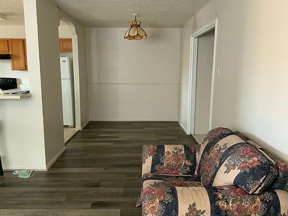 3rd image of 202 Victoria Dr