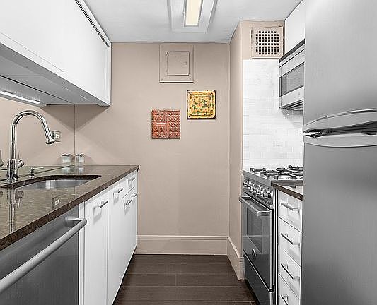 4th image of 77 7th Ave APT 21-M