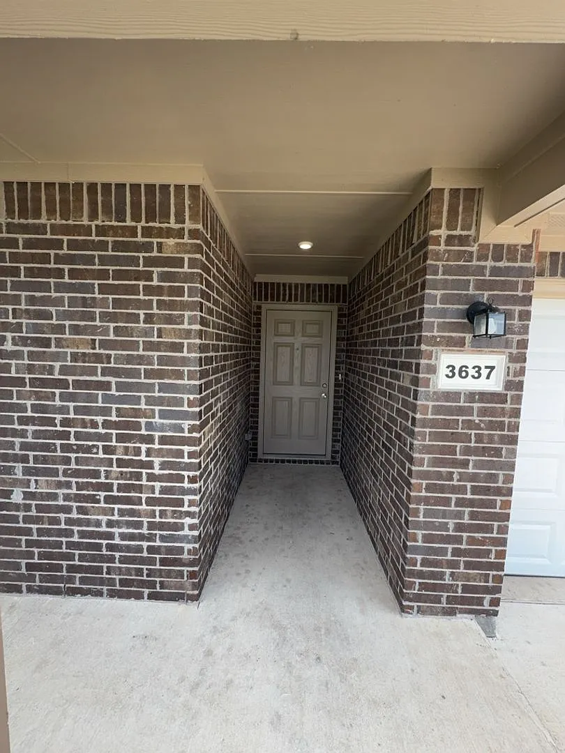 Move-in special $150 off first month rent. | A modern 4-bed, 2-bath home — Photo 2