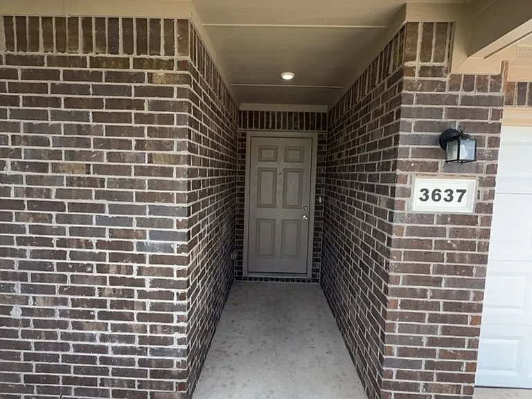 3637 Silver Maple Ln — Photo 2