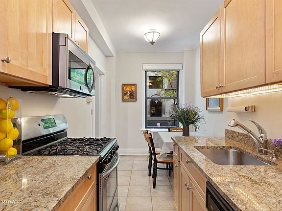 4th image of 2138 Broadway #2C