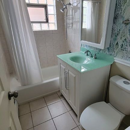 2nd image of 8421 N Milwaukee Ave