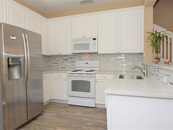 3rd image of 2411 Stockton Dr