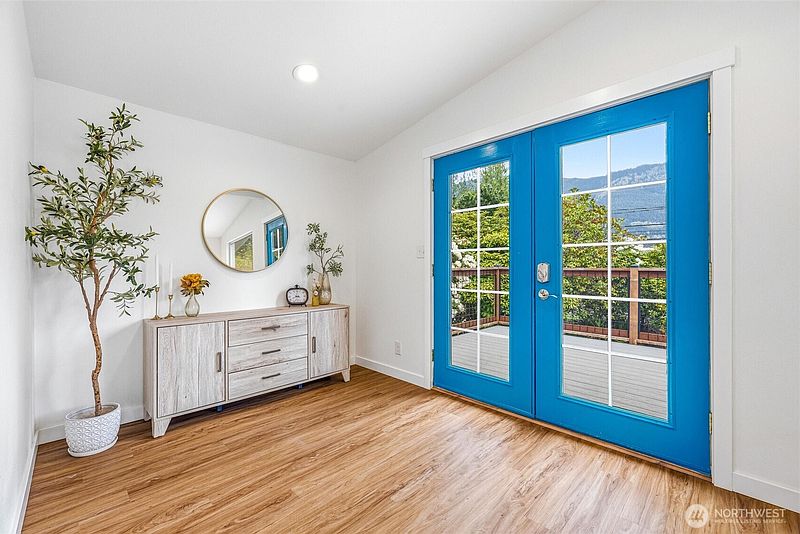 5th image of 477 W Lake Samish Drive