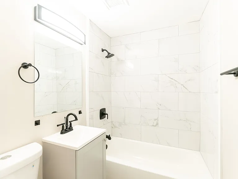 Eagle's Nest Apartments — Photo 6