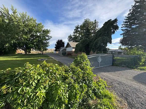 4 bed, 1504 sqft, $2,400 — Photo 2