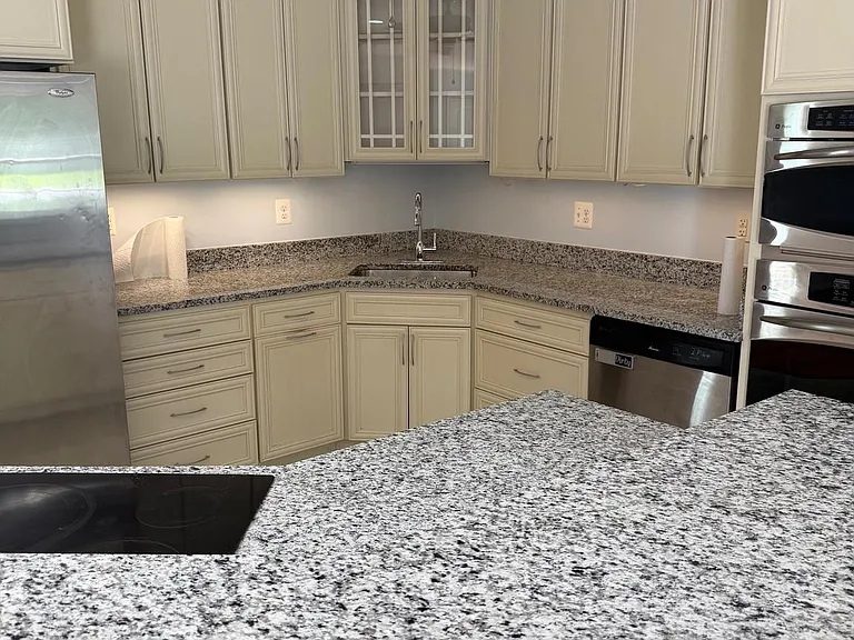 30000 Holmes Rd — Photo 9