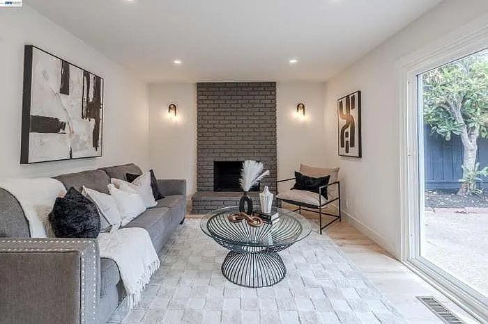 3743 Sanford St — Photo 11