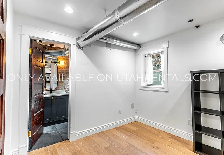 276 E Broadway St #S2 — Photo 6
