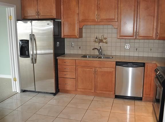 4th image of 900 Donner Way APT 604