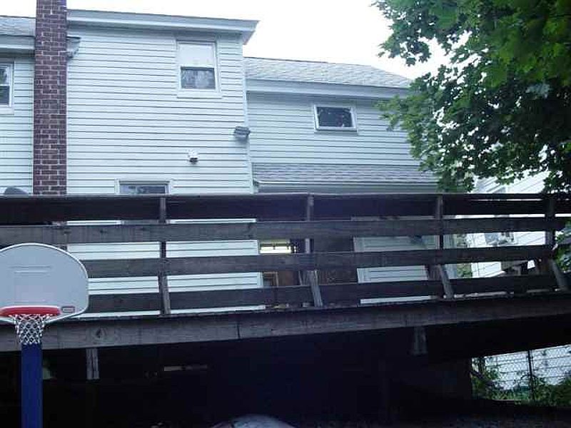 2nd image of 223 MARYLAND Avenue