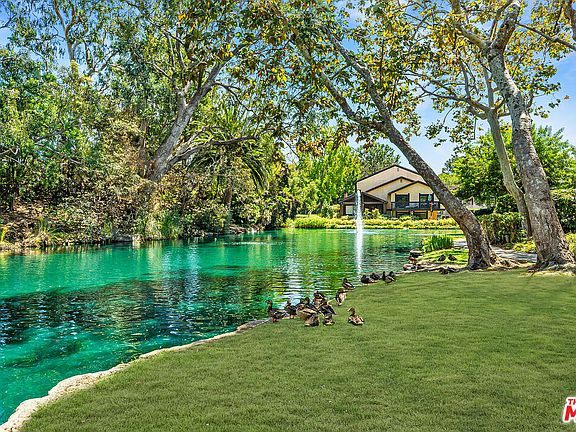3rd image of 8313 Raintree Cir