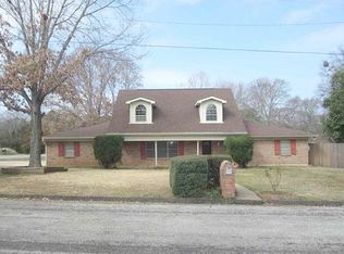 1 Honeysuckle Ln, Longview, TX 75604