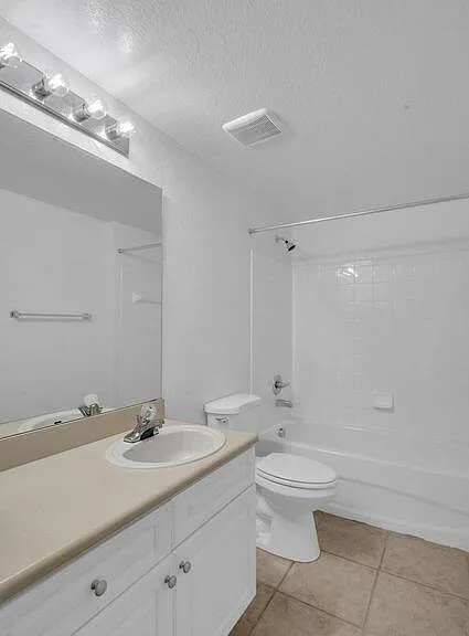 557 SE Prescott Pl — Photo 8