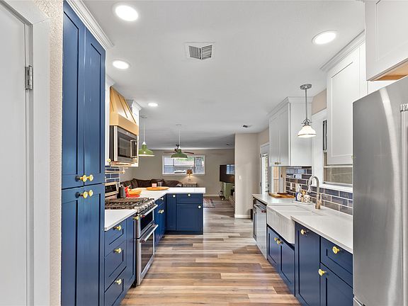 4th image of 613 Edwards Dr